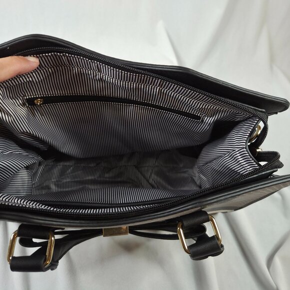 Large Purse with Wristlet - Picture 9 of 13